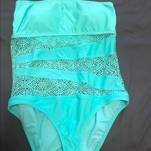 Strapless one piece swim suit